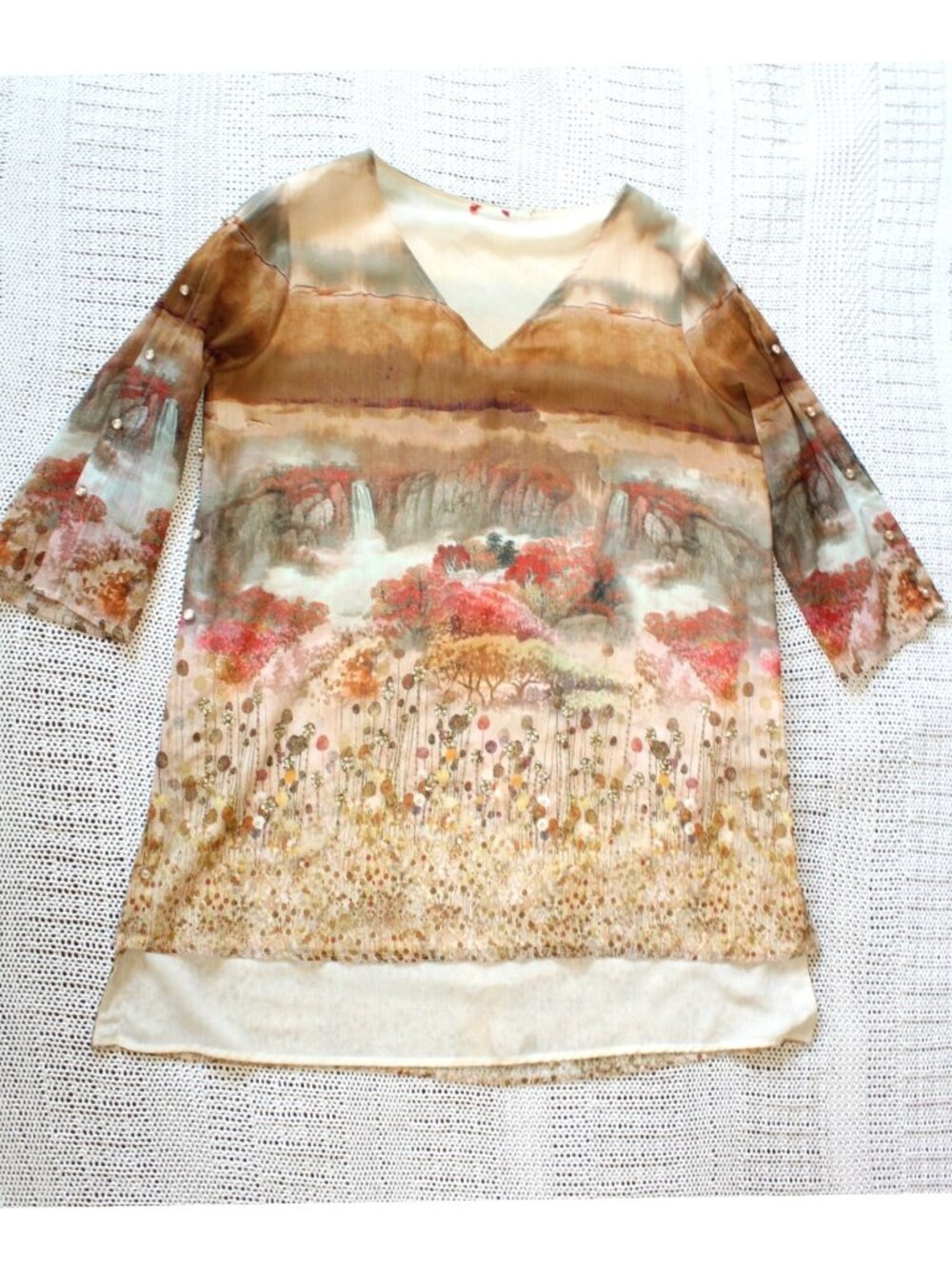 V Cristina Tunic Blouse Watercolor Landscape Print Size XL Sequins Pearl Buttons - Picture 5 of 8